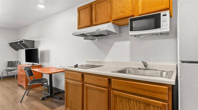 WoodSpring Suites Fayetteville I-49 Suite
