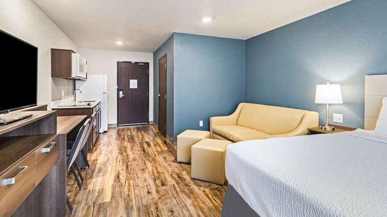 <b>WoodSpring Suites Davenport Room</b>. Images powered by <a href="https://iceportal.shijigroup.com/" title="IcePortal" target="_blank">IcePortal</a>.