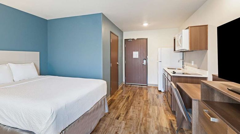 <b>WoodSpring Suites Davenport Room</b>. Images powered by <a href="https://iceportal.shijigroup.com/" title="IcePortal" target="_blank">IcePortal</a>.