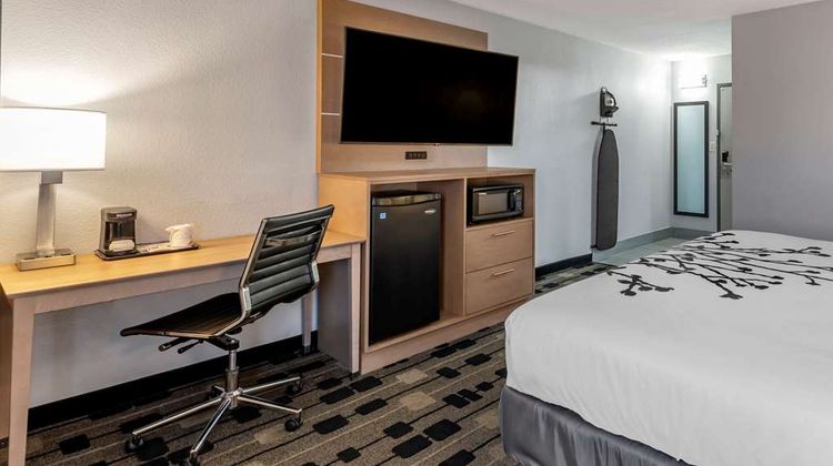 Sleep Inn Terre Haute Room