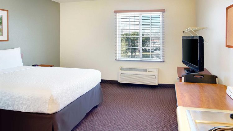 WoodSpring Suites Baton Rouge Room
