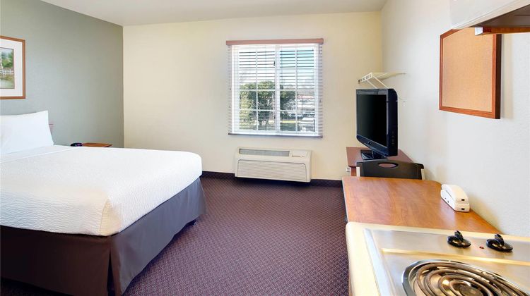 WoodSpring Suites Baton Rouge Room