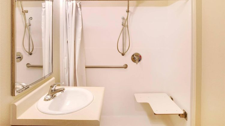 WoodSpring Suites Baton Rouge Room