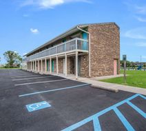 Rodeway Inn At Somers Cove Marina Exterior