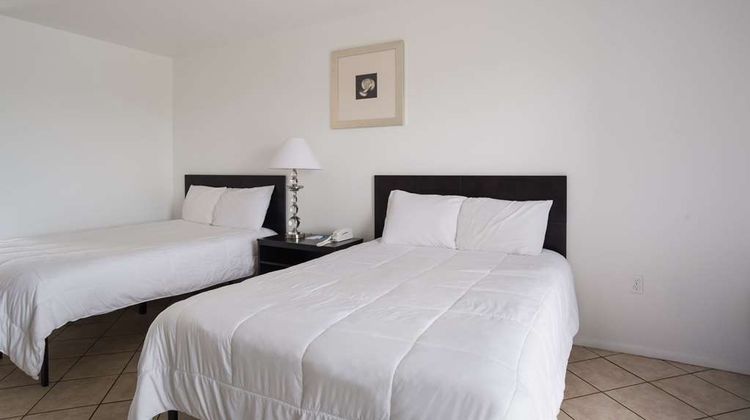 Rodeway Inn At Somers Cove Marina Room