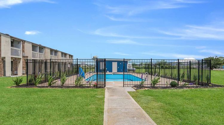 Rodeway Inn At Somers Cove Marina Pool