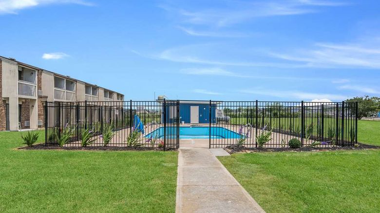 <b>Rodeway Inn At Somers Cove Marina Pool</b>. Images powered by <a href="https://iceportal.shijigroup.com/" title="IcePortal" target="_blank">IcePortal</a>.