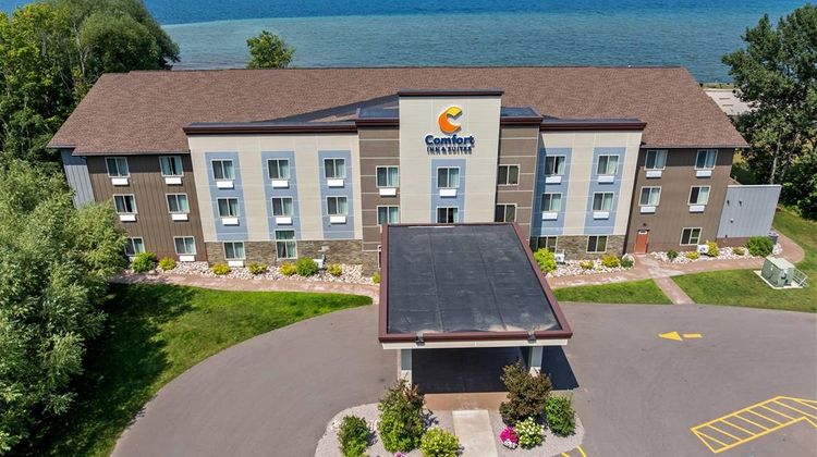 Comfort Inn & Suites Exterior