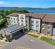 Comfort Inn & Suites Exterior