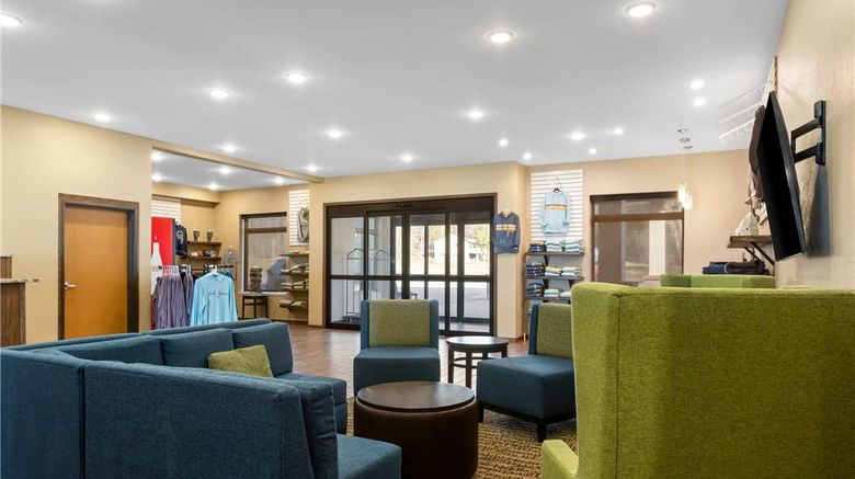 <b>Comfort Inn & Suites Lobby</b>. Images powered by <a href="https://iceportal.shijigroup.com/" title="IcePortal" target="_blank">IcePortal</a>.