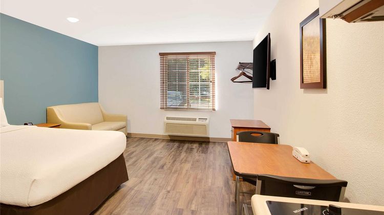 WoodSpring Suites Charlotte Shelby Room
