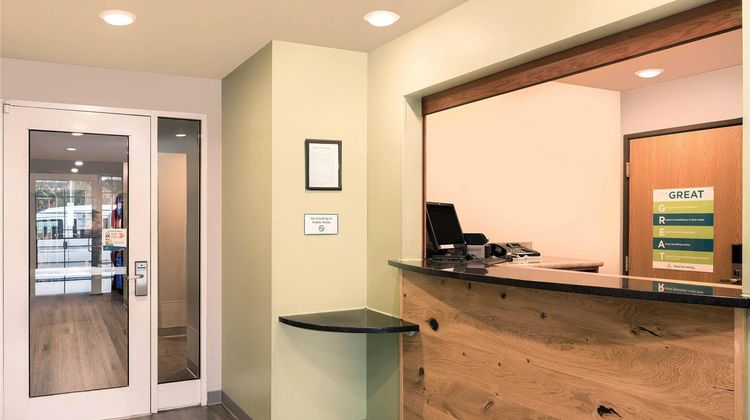 WoodSpring Suites Charlotte Gastonia Lobby