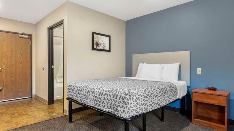 <b>WoodSpring Suites Raleigh/Garner Room</b>. Images powered by <a href="https://iceportal.shijigroup.com/" title="IcePortal" target="_blank">IcePortal</a>.