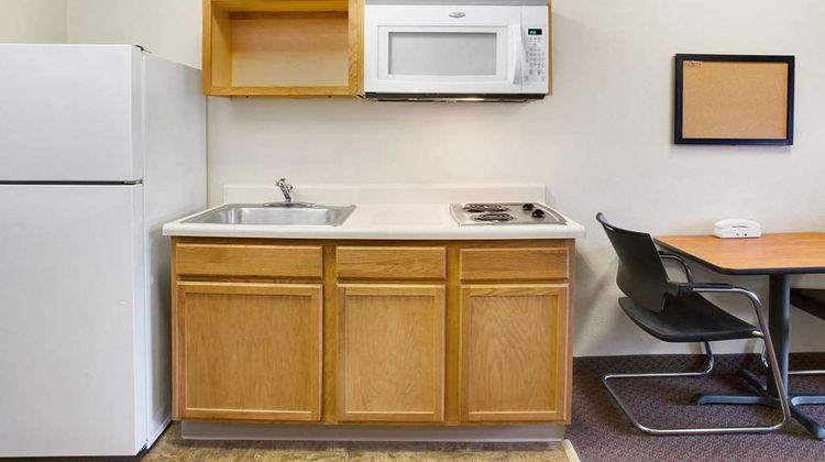 WoodSpring Suites Cincinnati Fairfield Room