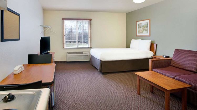 WoodSpring Suites Cincinnati Fairfield Room