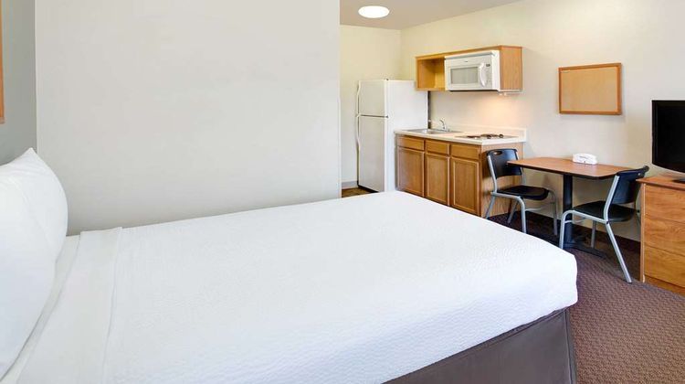 WoodSpring Suites Cincinnati Fairfield Room