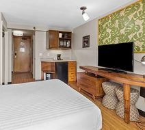 Bamboo Waikiki Hotel Room