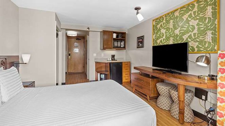 <b>Bamboo Waikiki Hotel Room</b>. Images powered by <a href="https://iceportal.shijigroup.com/" title="IcePortal" target="_blank">IcePortal</a>.