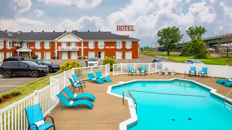 <b>Les Suites de Laviolette, Ascend Hotel Pool</b>. Images powered by <a href="https://iceportal.shijigroup.com/" title="IcePortal" target="_blank">IcePortal</a>.