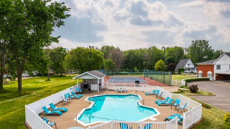 Les Suites de Laviolette, Ascend Hotel Pool
