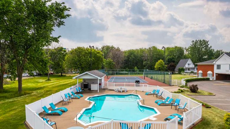 <b>Les Suites de Laviolette, Ascend Hotel Pool</b>. Images powered by <a href="https://iceportal.shijigroup.com/" title="IcePortal" target="_blank">IcePortal</a>.