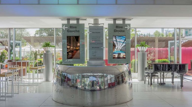 <b>Hilton Geneva Hotel and Conference Ctr Lobby</b>. Images powered by <a href="https://iceportal.shijigroup.com/" title="IcePortal" target="_blank">IcePortal</a>.