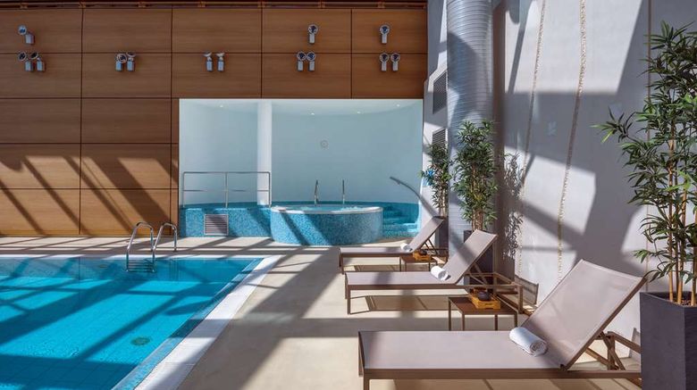 <b>Hilton Geneva Hotel and Conference Ctr Pool</b>. Images powered by <a href="https://iceportal.shijigroup.com/" title="IcePortal" target="_blank">IcePortal</a>.