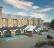 DoubleTree by Hilton London Elstree Exterior