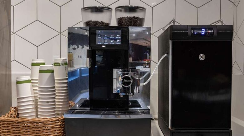 <b>DoubleTree by Hilton London Elstree Restaurant</b>. Images powered by <a href="https://iceportal.shijigroup.com/" title="IcePortal" target="_blank">IcePortal</a>.