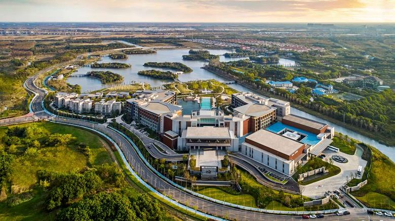 <b>Hilton Shanghai Fengxian Exterior</b>. Images powered by <a href="https://iceportal.shijigroup.com/" title="IcePortal" target="_blank">IcePortal</a>.