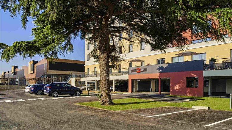 <b>Ibis Montlhery Paris South Exterior</b>. Images powered by <a href="https://iceportal.shijigroup.com/" title="IcePortal" target="_blank">IcePortal</a>.