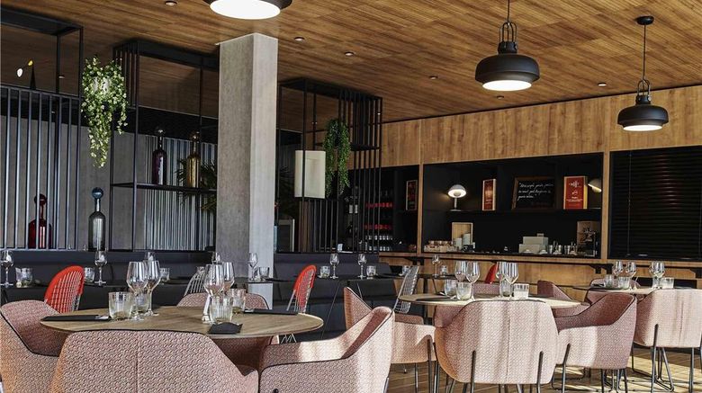 <b>Ibis Montlhery Paris South Restaurant</b>. Images powered by <a href="https://iceportal.shijigroup.com/" title="IcePortal" target="_blank">IcePortal</a>.