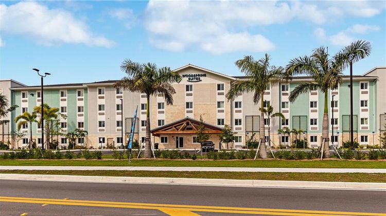 WoodSpring Suites Naples Exterior