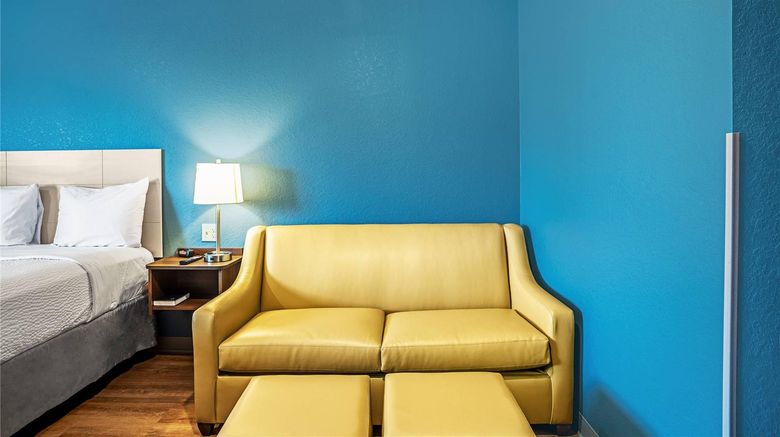 <b>WoodSpring Suites Naples Room</b>. Images powered by <a href="https://iceportal.shijigroup.com/" title="IcePortal" target="_blank">IcePortal</a>.