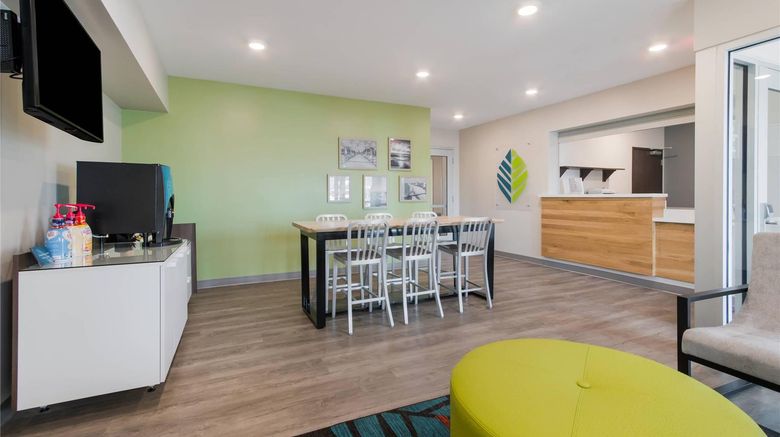 <b>WoodSpring Suites Tamarac Lobby</b>. Images powered by <a href="https://iceportal.shijigroup.com/" title="IcePortal" target="_blank">IcePortal</a>.