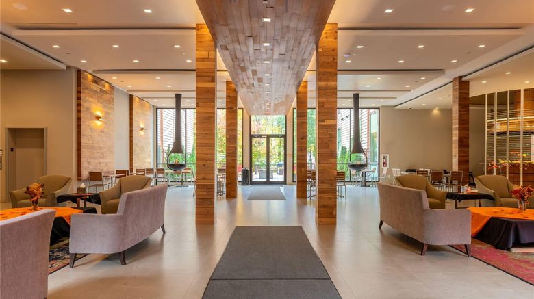 <b>The Chandler at White Mountain Lobby</b>. Images powered by <a href="https://iceportal.shijigroup.com/" title="IcePortal" target="_blank">IcePortal</a>.