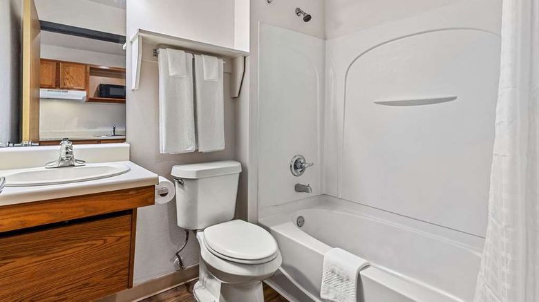 <b>WoodSpring Suites Tulsa Room</b>. Images powered by <a href="https://iceportal.shijigroup.com/" title="IcePortal" target="_blank">IcePortal</a>.