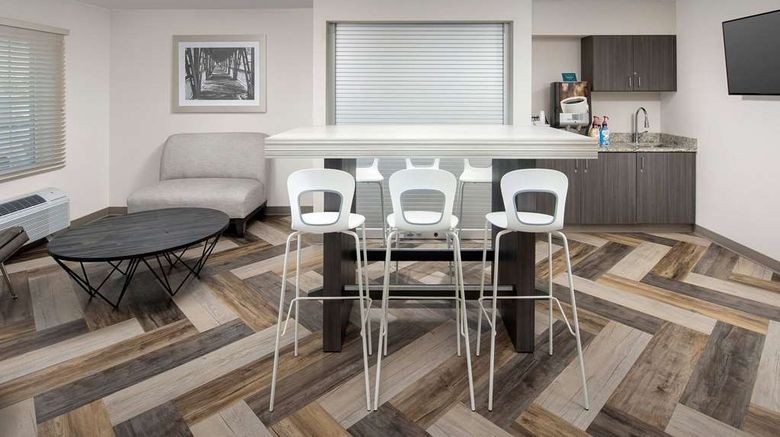 <b>WoodSpring Suites Signature Broken Arrow Lobby</b>. Images powered by <a href="https://iceportal.shijigroup.com/" title="IcePortal" target="_blank">IcePortal</a>.