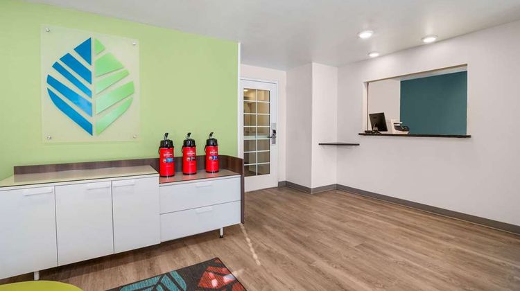 WoodSpring Suites North Charleston Lobby