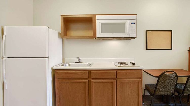 WoodSpring Suites Richmond West Room