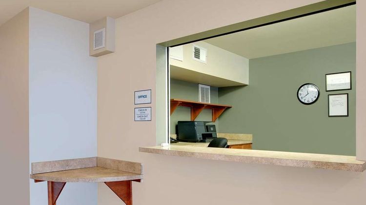 WoodSpring Suites Manassas Lobby