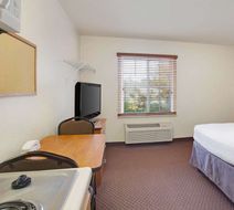 WoodSpring Suites Chesapeake-Norfolk S Room