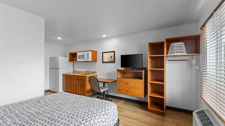 WoodSpring Suites Norfolk Greenbrier Room