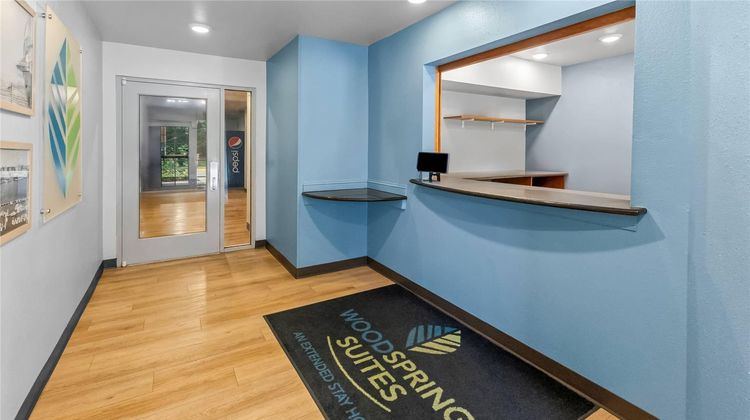WoodSpring Suites Norfolk Greenbrier Lobby