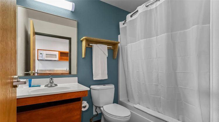WoodSpring Suites Norfolk Greenbrier Room