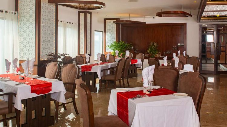 Ramada by Wyndham Gangtok Deorali Restaurant