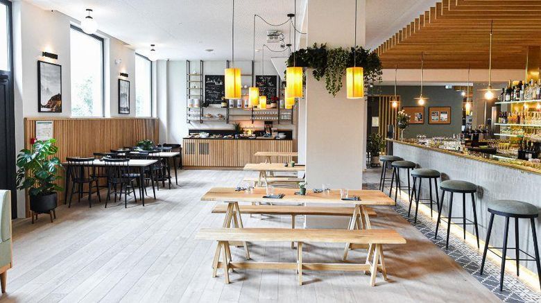 <b>Hotel Plan B - Living Chamonix Restaurant</b>. Images powered by <a href="https://iceportal.shijigroup.com/" title="IcePortal" target="_blank">IcePortal</a>.