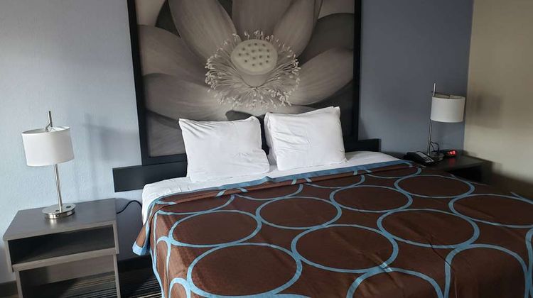 Super 8 by Wyndham Morganton Room