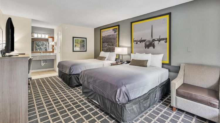 Super 8 by Wyndham Morganton Room