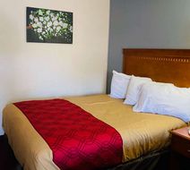 Baymont by Wyndham Lake George Room
